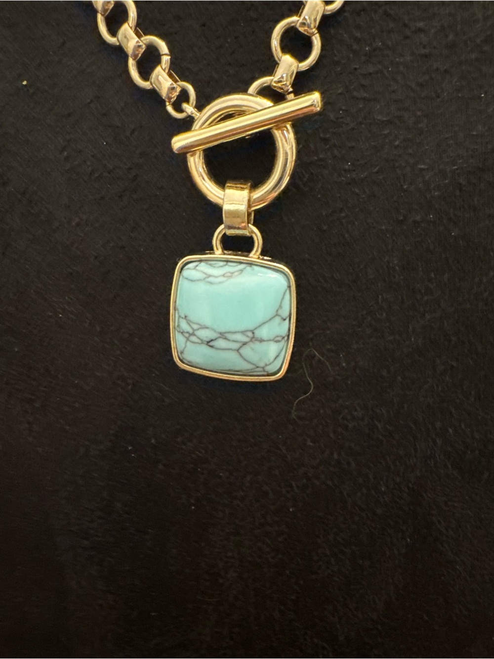 Gold Tone Chunky Chain Necklace Turquoise Look Pendant Toggle Clasp